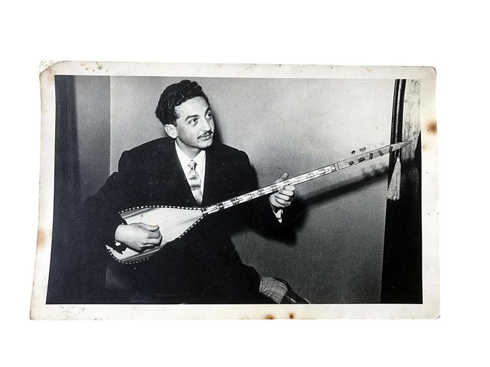 Bağlama çalan adam - Fotoğraf