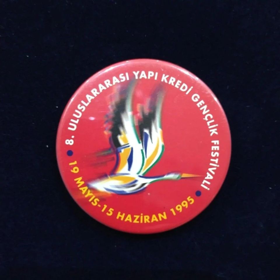 8. Uluslararası Yapı Kredi Gençlik Festivali 1995 / Rozet