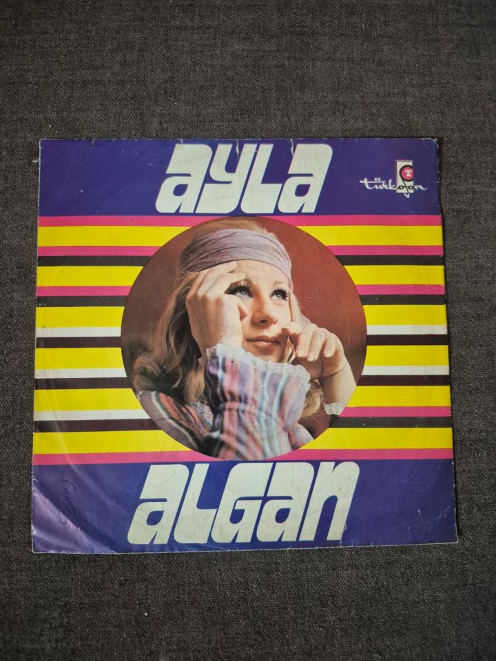 Haberin var mı - Komşunun oğlu / Ayla ALGAN  - Plak kapağı (İçerisinde plak yoktur)