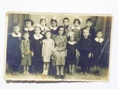 Siyah önlük ve yakalı talebeler - Fotoğraf