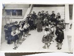 Öğretmen ve talebeler - Fotoğraf / ''İstanbul Fotoğraf ajansı'' kaşeli
