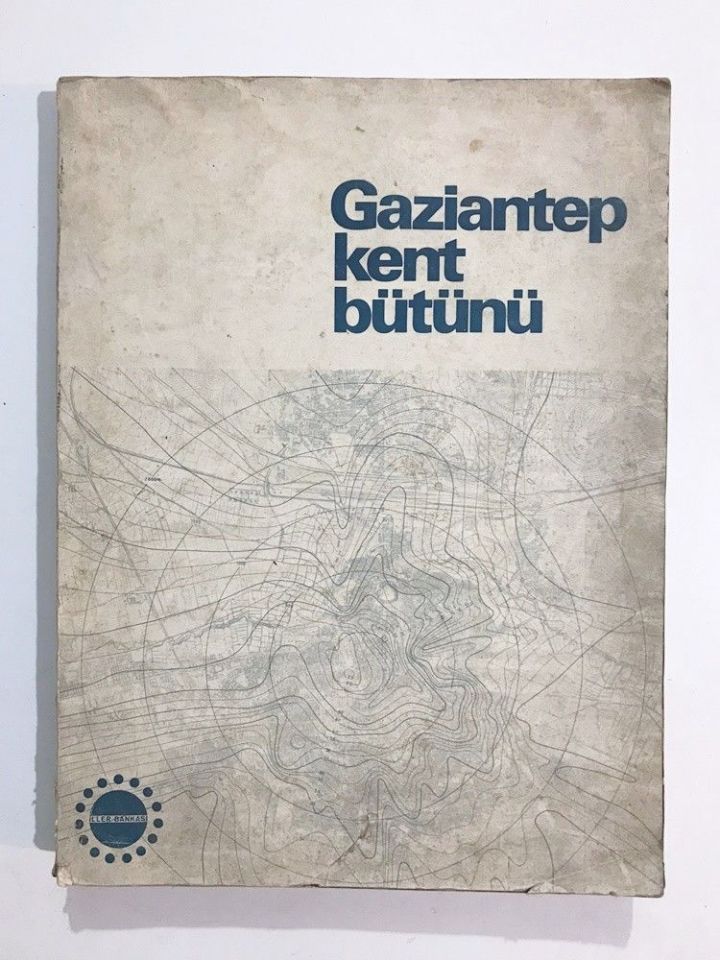 Gaziantep Kent Bütünü - Kapak bantlı, sayfalar temiz.