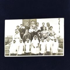 Talebeler tiyatro kostümleriyle - 1930'lar olabilir / Fotoğraf
