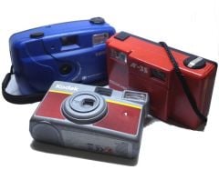 3 adet Fotoğraf makinesi