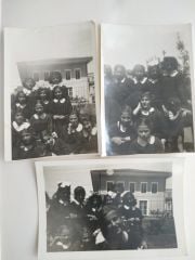 3 adet küçük boy fot. Arkasında İskenderpaşa yazıyor. / Fotoğraf