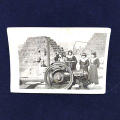 Kars 1935 - Talebeler balya makinesi tetkikte/ Küçük boy fotoğraf