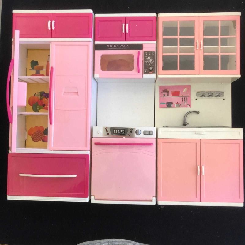 Oyuncak mutfak vs. ev eşyaları (Mika)