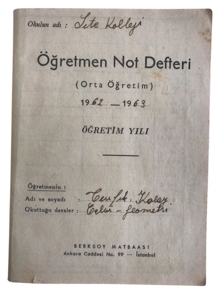 Site Koleji 1962 yılı Öğretmen not defteri (Bir sayfada talebe isimleri var)