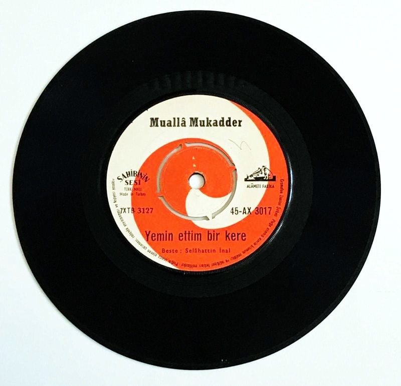 Yemin Ettim Bir Kere - Yaşlı Gözlerimde  / Mualla Mukadder - PLAK