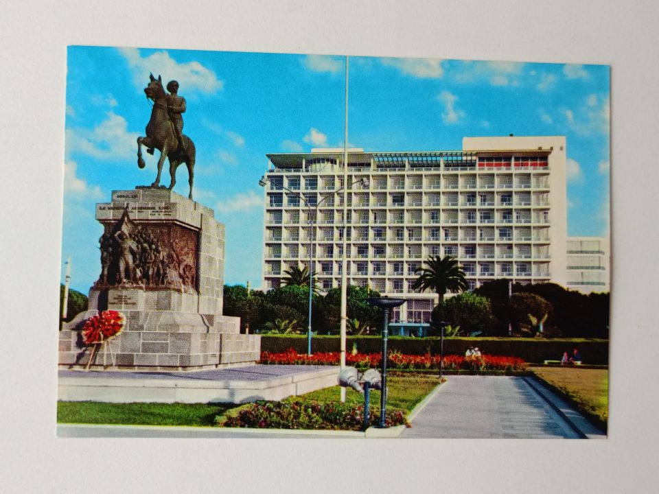 İzmir - Atatürk anıtı ve efes oteli - Kartpostal