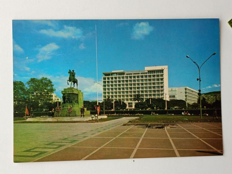 İzmir - Atatürk Anıtı ve efes oteli - Kartpostal