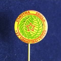 Osnovna Skola 22 Lipan 1941 Sisak / Rozet