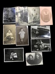 Arkası Osmanlıca yazılı, 22 adet çocuk fotoğrafı (Hepsinde yazı yoktur.)