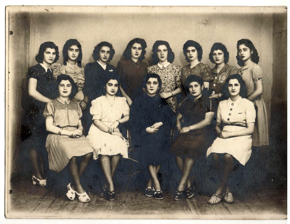 Bakırköy'lü bir aileye ait 18x24 fotoğraf
