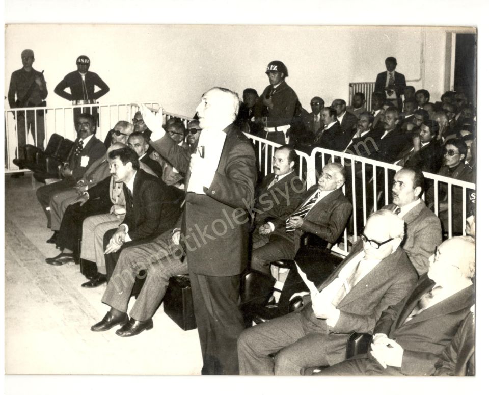 Necmettin ERBAKAN Mahkemede - 18x24 Fotoğraf