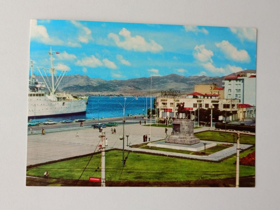 İzmir - Atatürk anıtı ve Cumhuriyet meydanı - Kartpostal
