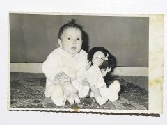1967 tarihli, oyuncaklı çocuk fotoğrafı