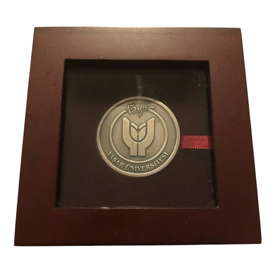 Yaşar Üniversitesi 15. yıl - Kutulu Madalyon