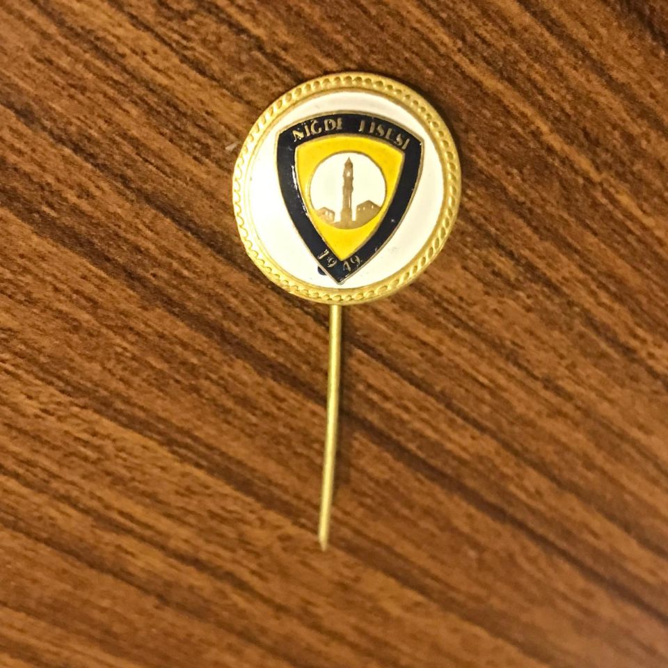 Niğde Lisesi - Eski rozet