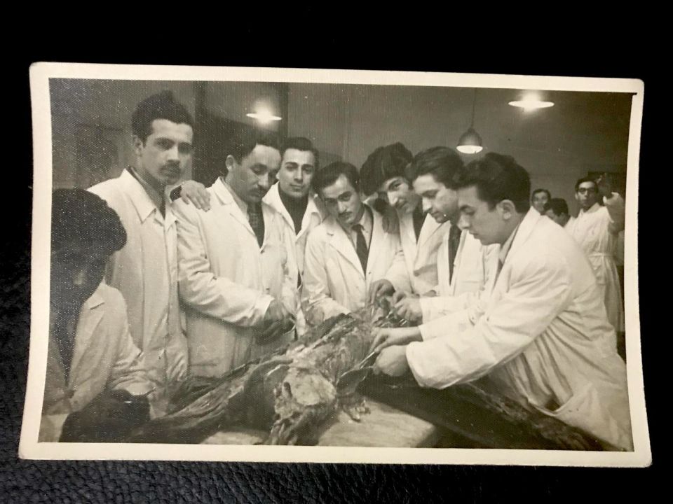 Tıp talebeleri, kadavra başında - Fotoğraf