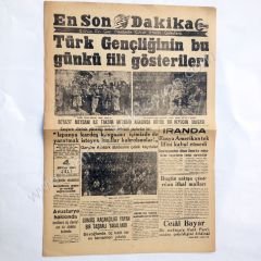 En Son Dakika gazetesi, 4 Aralık 1945 Taksim ve Beyazıtta öğrencilerin yürüyüşü - Efemera