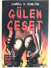 Gülen Ceset / Laurell K. Hamilton  - Kitap