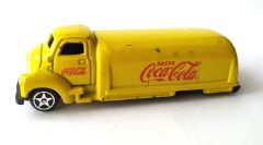 Coca Cola - 1945 plakalı metal Cola tankeri / Arka tekerleği yok.