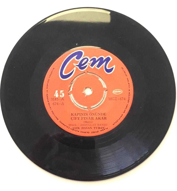 Kapının Önünde Çift Pınar Akar - Sabah Olur Gün Dağlara Yayılır / Aşık Hasan Turan