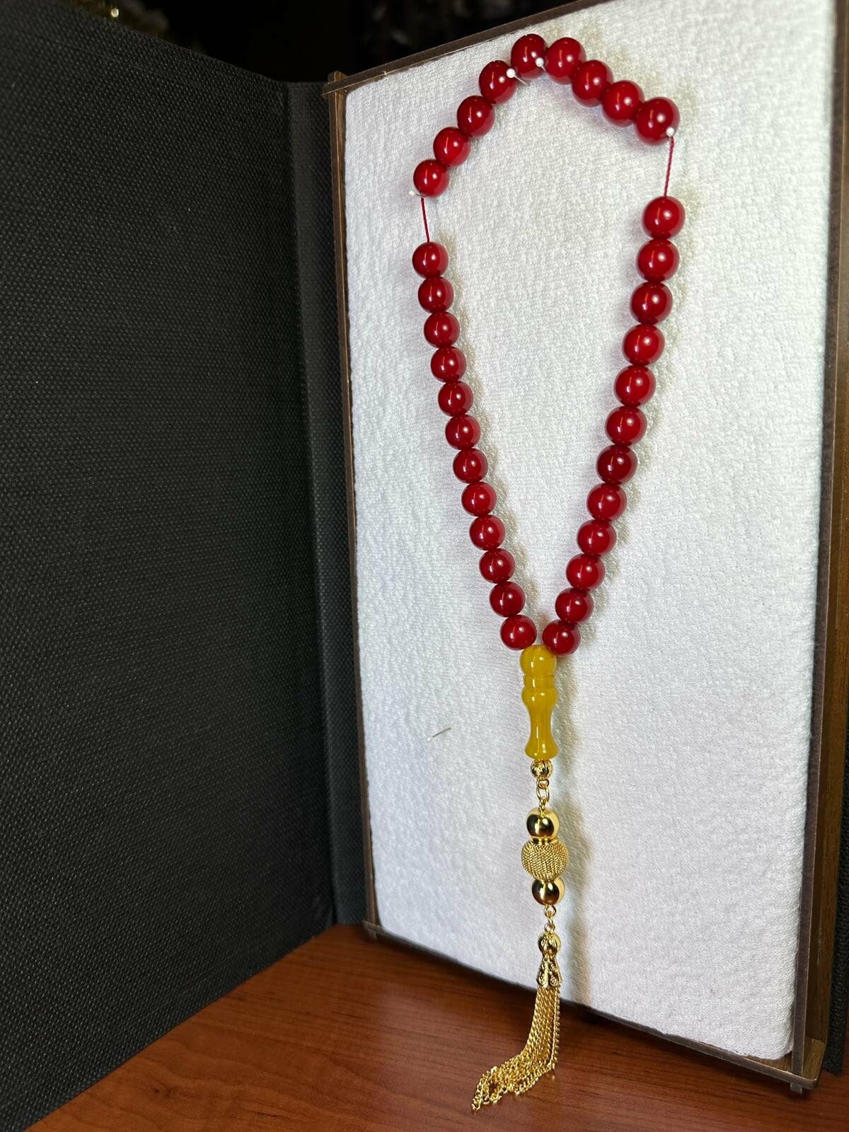 SEVGİLİYE ÖZEL HEDİYE SIKMA KEHRİBAR TESBİH KAHVERENGİ/KREM KAPSÜL KESİM H-1259.