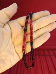 TOZ KEHRİBAR TESBİH KESME KESİM KIRMIZI SİYAH RENKLİ SİSTEMLİ 11MMX5MM ÖZEL ÖLÇÜ