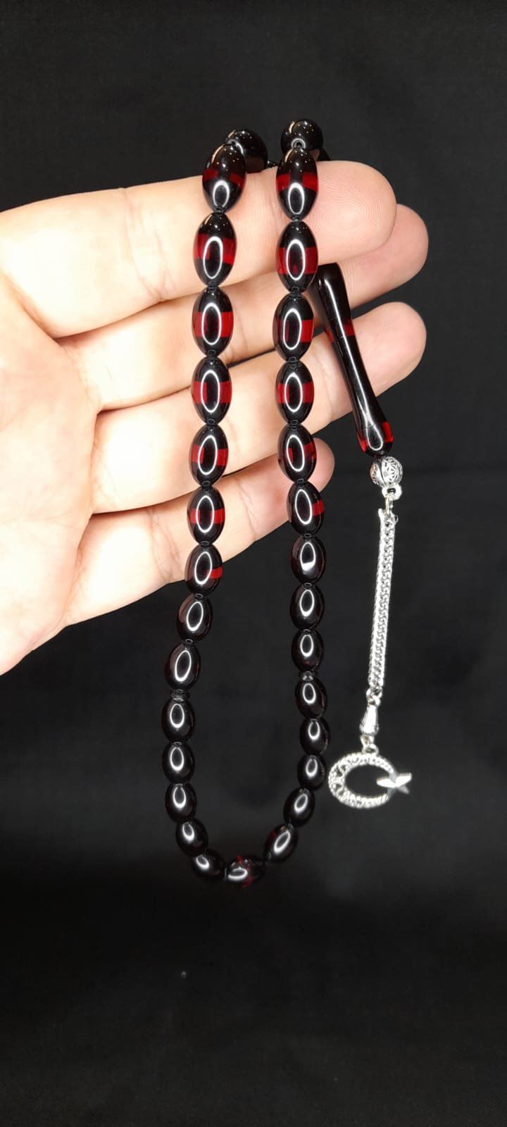SÜRMELİ UÇAK CAMI TESBİH SİYAH-KIRMIZI RENKLİ BEYZİ KESİM T-356
