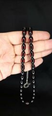 SÜRMELİ UÇAK CAMI TESBİH SİYAH-KIRMIZI RENKLİ BEYZİ KESİM T-356