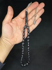 ALPAKA AY YILDIZ İŞLEMELİ SIKMA KEHRİBAR TESBİH SİYAH RENK 14MMX9,5MM T-652