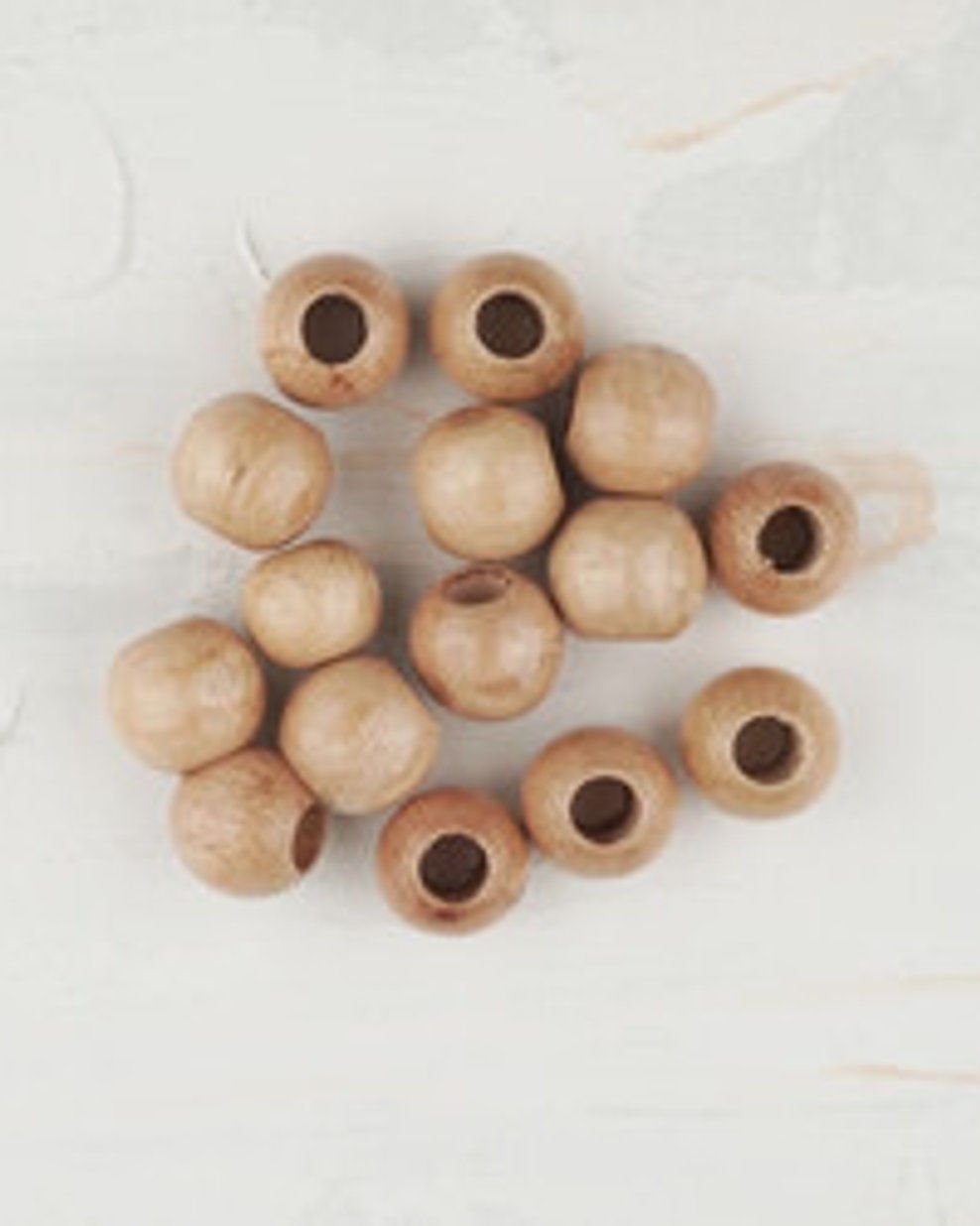 AHŞAP BONCUK VERNİKLİ 100 GR. 18 MM