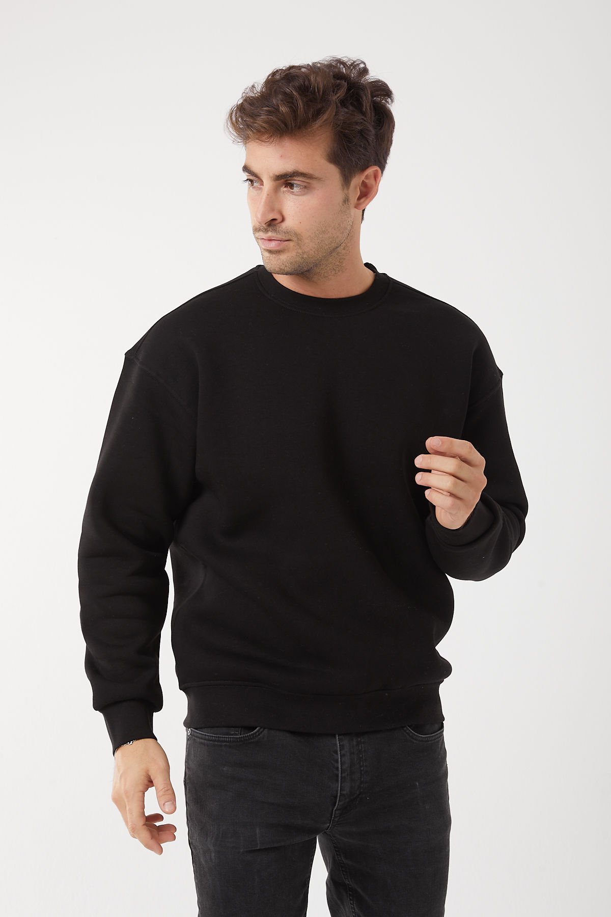 Relaxed Fit Yuvarlak Yaka Siyah Sweatshirt