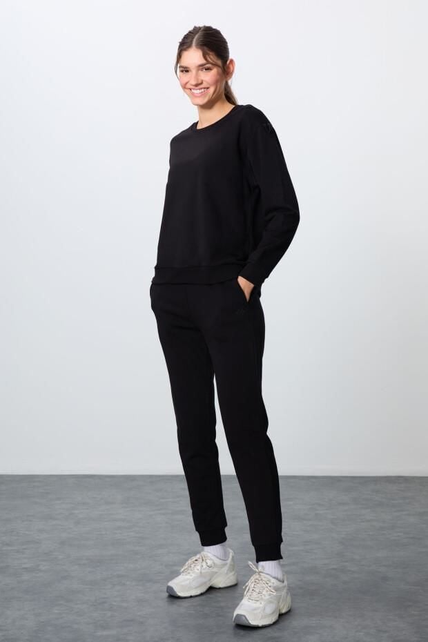 Tommy Life Siyah Kompakt Pamuklu Kalın Pürüzsüz Dokulu O Yaka Oversize Fit Kadın Eşofman Takım - 95341