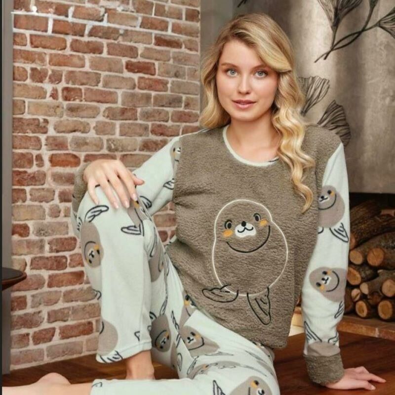 Kadın Polar Pijama Takımı – Yumuşak, Sıcak ve Rahat Ev Giyim 13233-42233