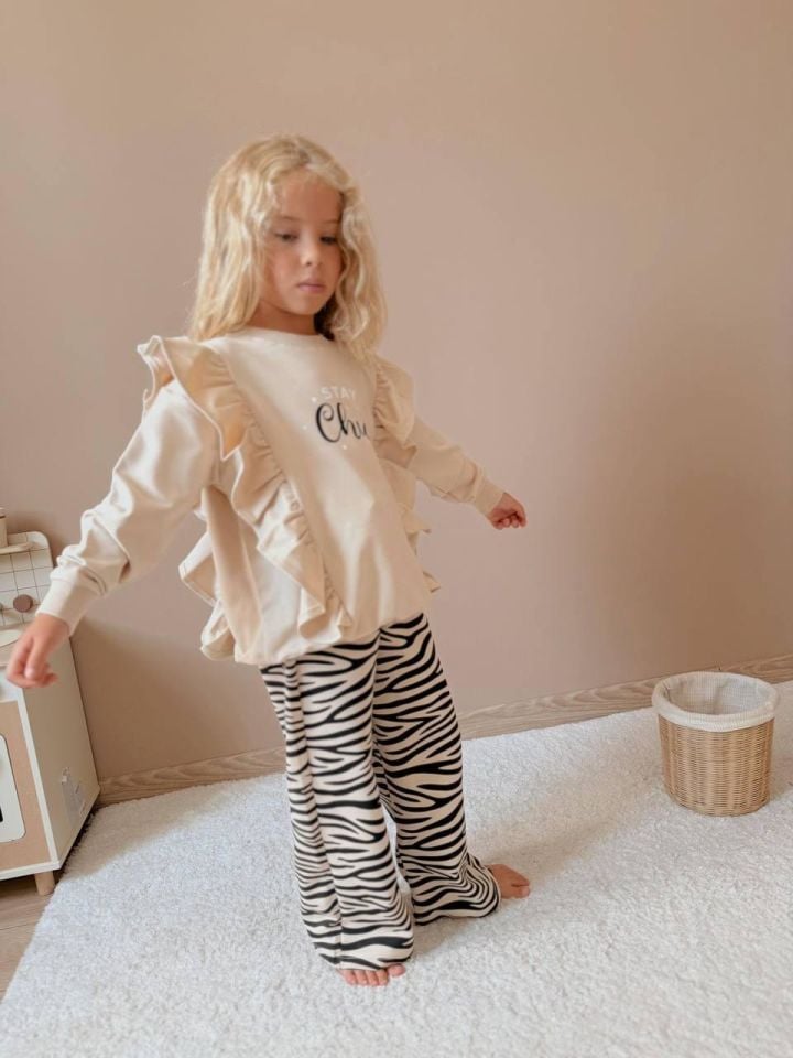 Kız Çocuk Stay Chic Fırfırlı Sweatshirt ve Zebra Desenli Pantolon Takım

 5004