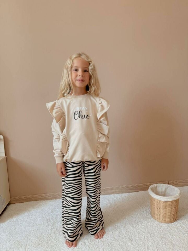 Kız Çocuk Stay Chic Fırfırlı Sweatshirt ve Zebra Desenli Pantolon Takım

 5004