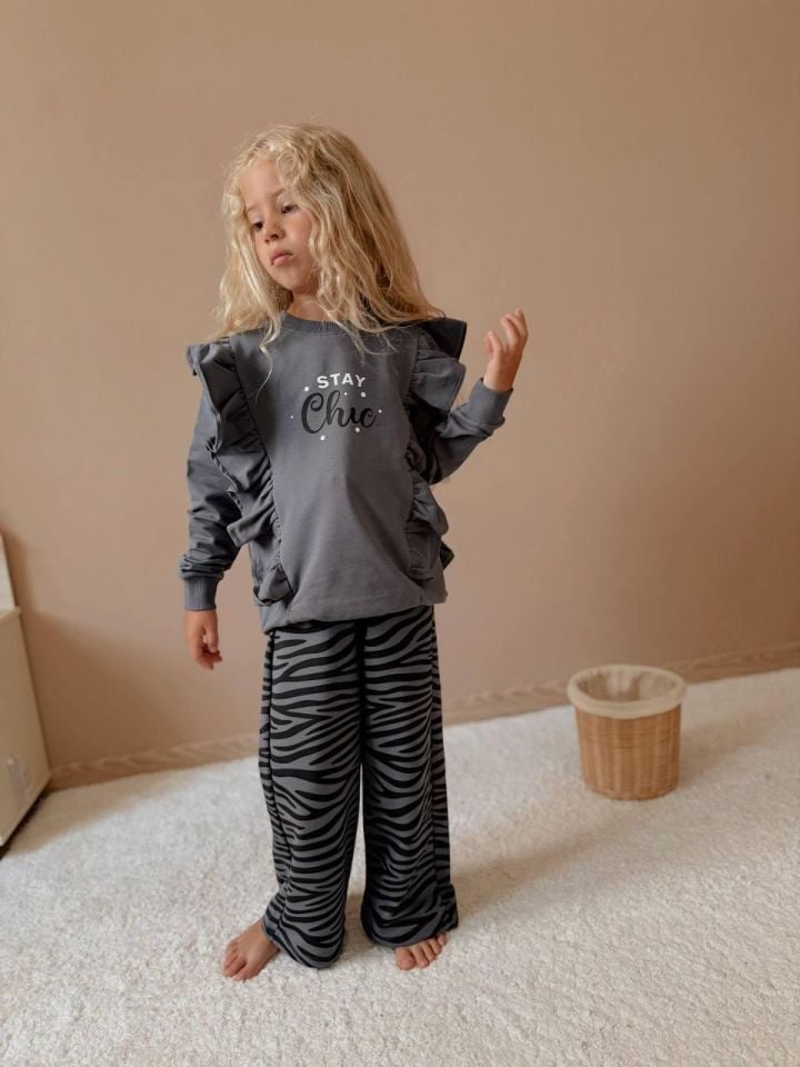 Kız Çocuk ''Stay Chic'' Fırfırlı Sweatshirt ve Zebra Desenli Pantolon Takım

 5004G