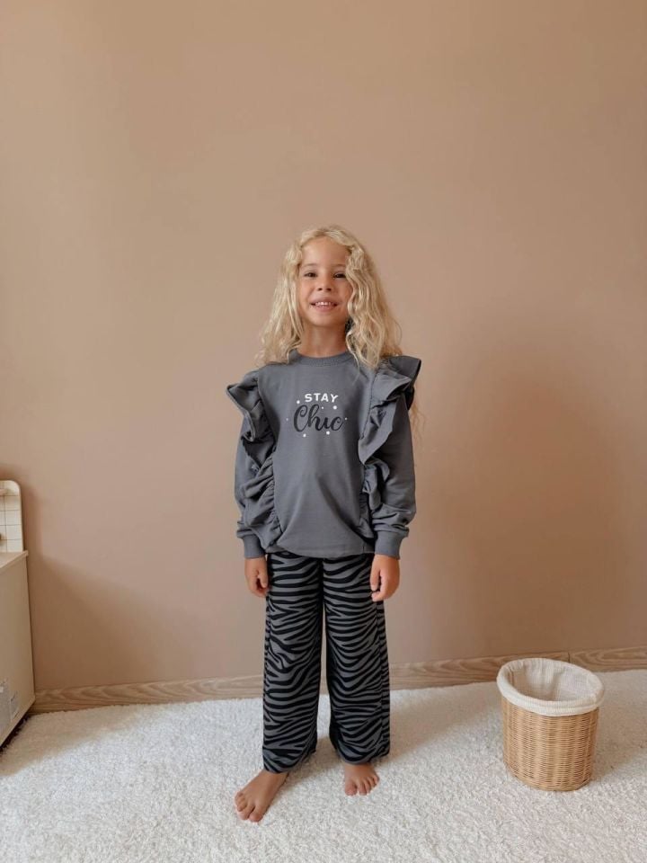 Kız Çocuk ''Stay Chic'' Fırfırlı Sweatshirt ve Zebra Desenli Pantolon Takım

 5004G