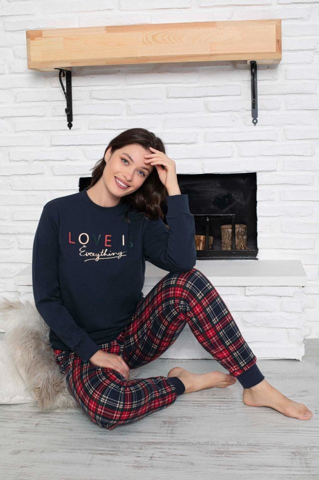 Kadın Kırmızı Kareli Pijama Takımı – Uzun Kollu Üst & Rahat Kalıp 4248