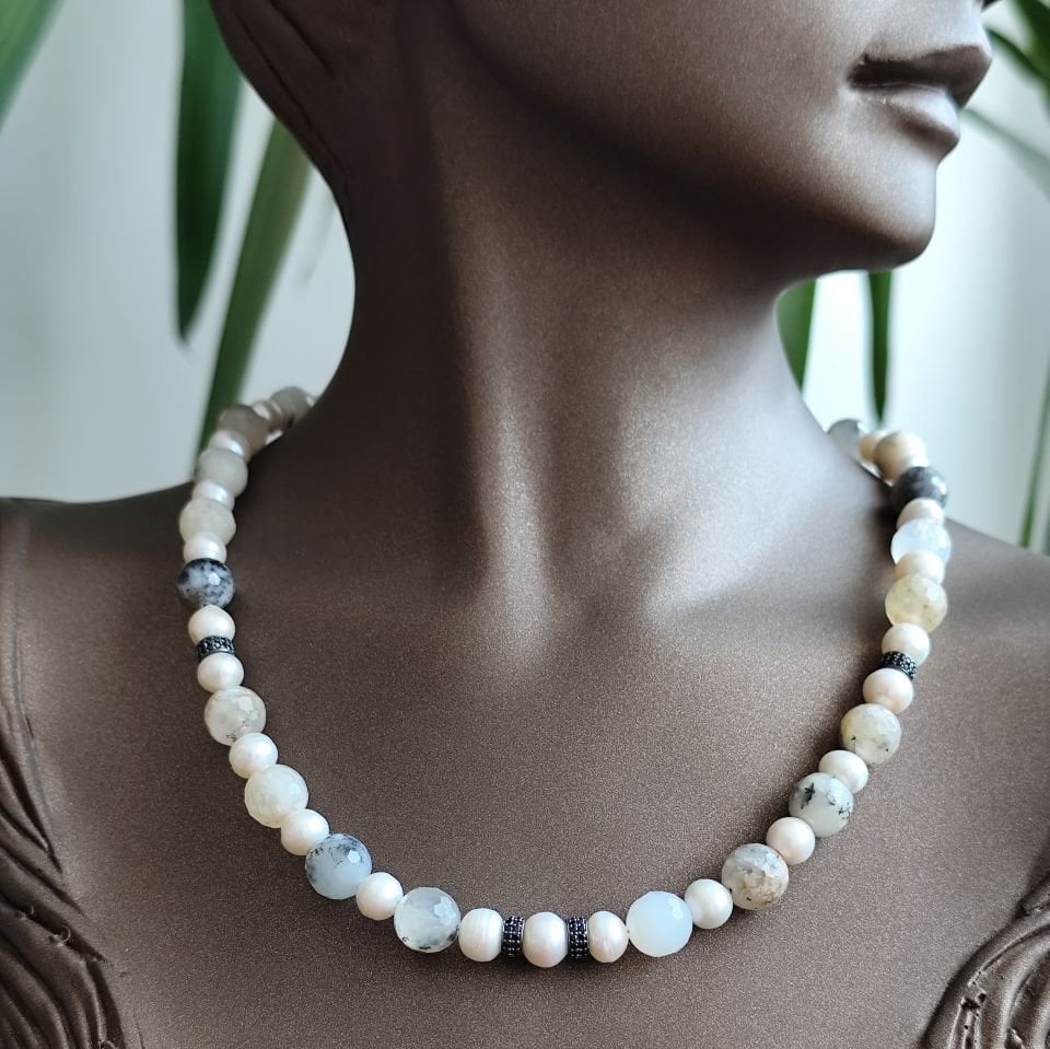 Svarus Necklace