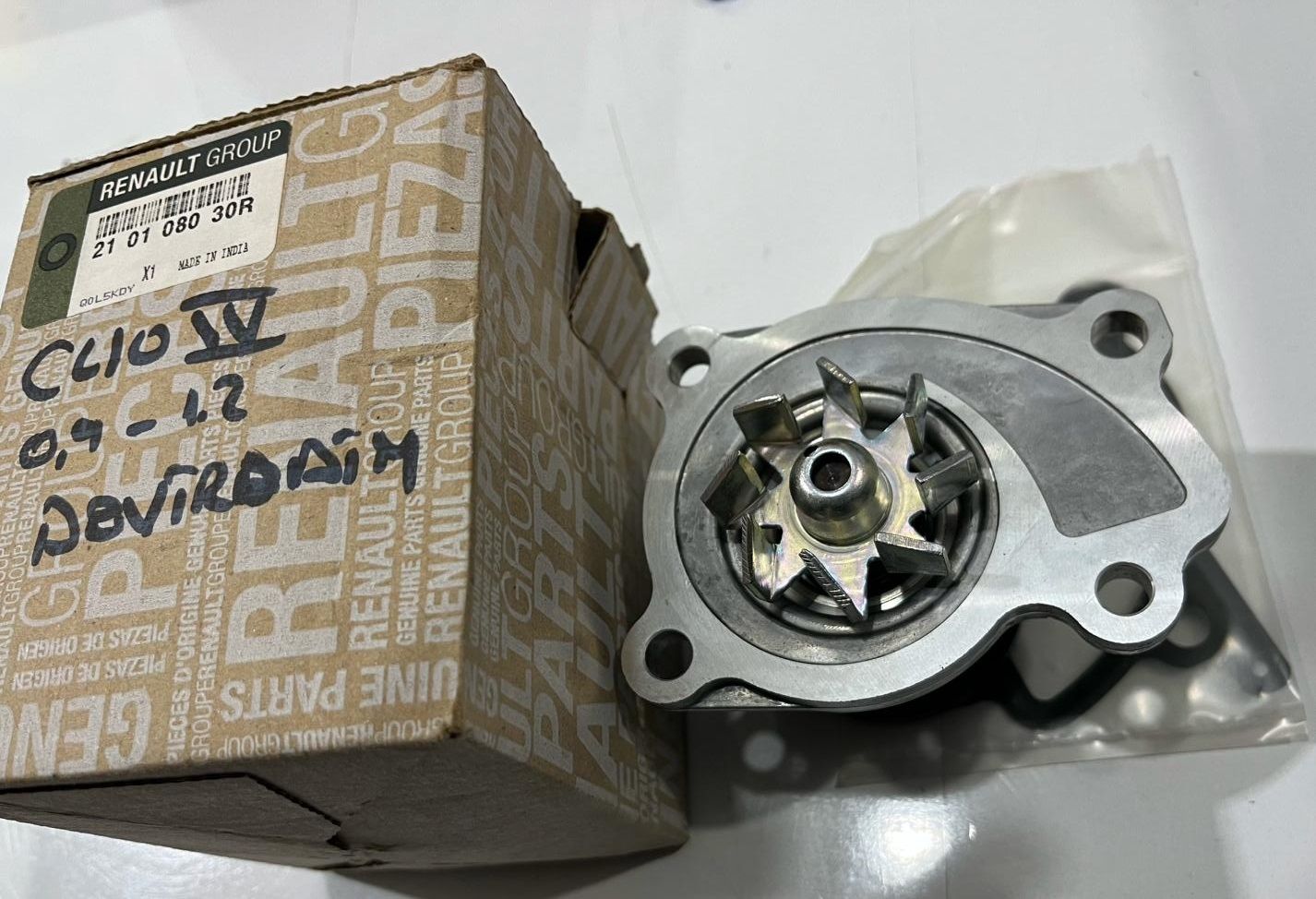 MAİS  210106094R SU POMPASI(DEVIRDAIM)CAPTUR 12>CLIO IV 12>MEGANE IV 15>KADJAR 15>SANDERO II 12>LOGAN II MCV12>DUSTER 17>QASHQAI II (J11)13>JUKE14>19(F14)  0.9 TCE 1.2 TCE H4B H5F 210106094R 210108030