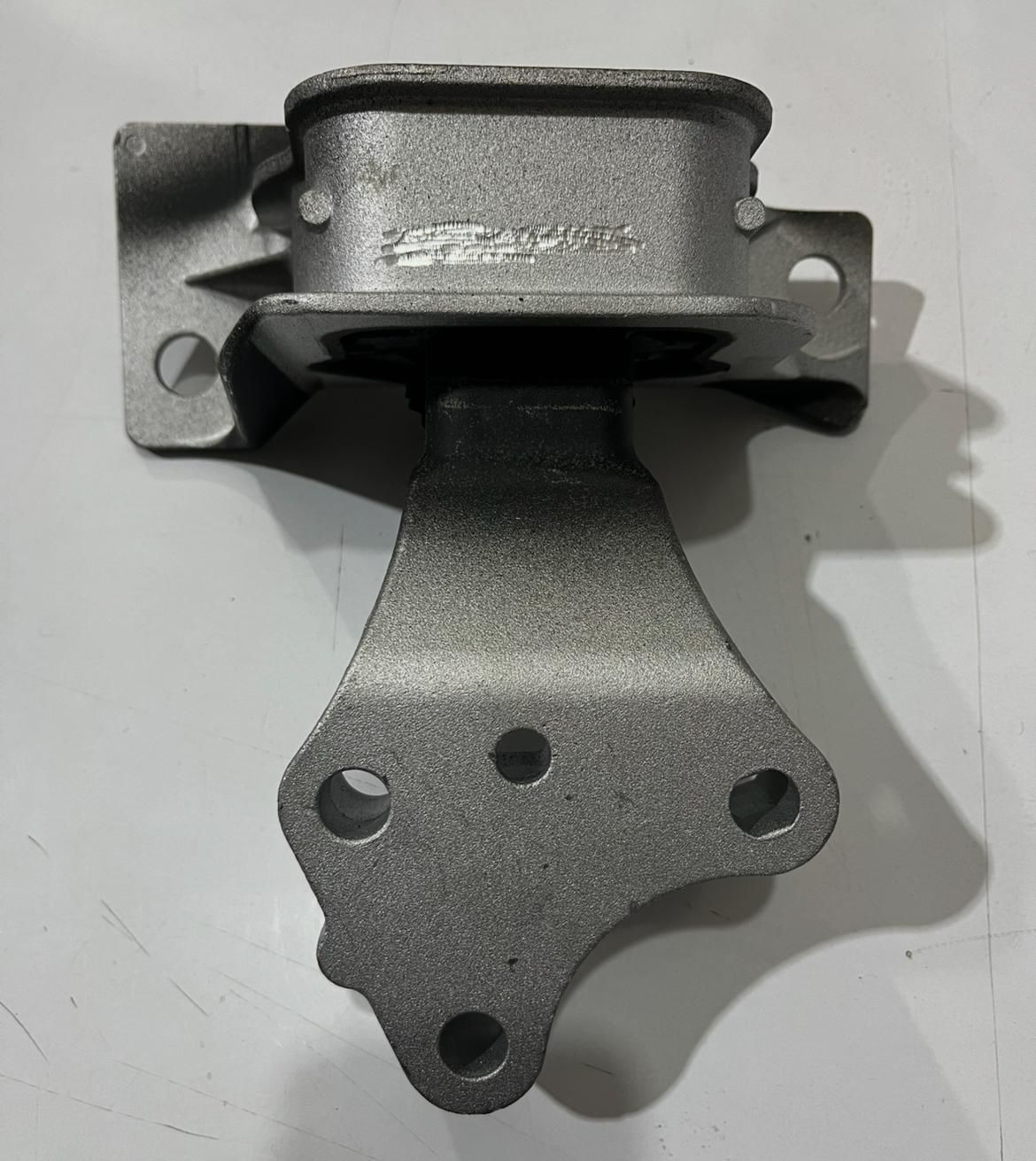 HUTCHINSON 538A14 MOTOR TAKOZU SAĞ RENAULT CLIO III 05> MODUS 04> 1.2 16V 112103737R-8200650286-8200281186