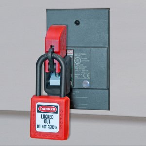 Master Lock S3822 Kompakt Şalter Kilitleme Aparatı Orta(120/240V)