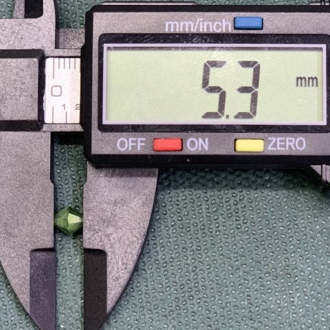 5,3mm. YEŞİL PİRAMİD ÇEK KRİSTALİ PAKET