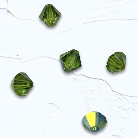 8mm. KOYU YEŞİL PİRAMİD ÇEK KRİSTALİ PAKET