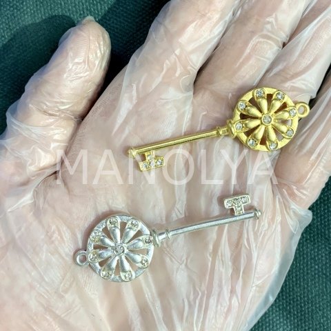 5,9cm. ZİRKONLU ANAHTAR KOLYE UCU