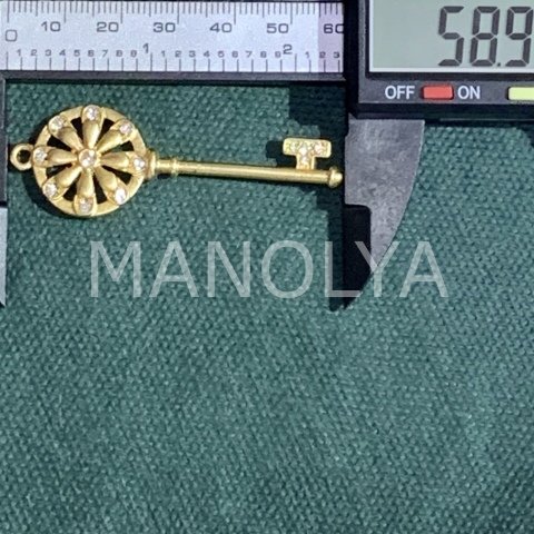 5,9cm. ZİRKONLU ANAHTAR KOLYE UCU